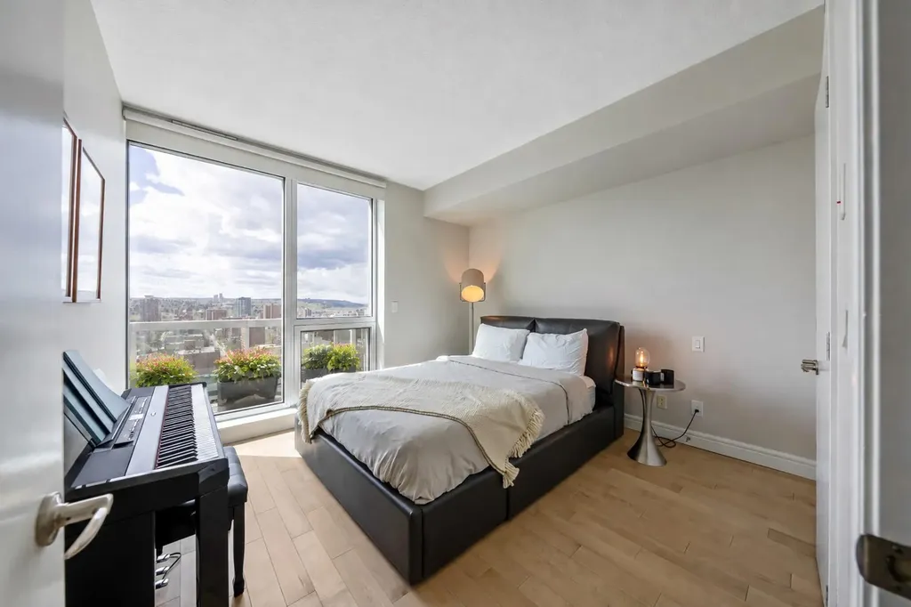 817 15 Avenue SW Calgary AB T2R 0H8
