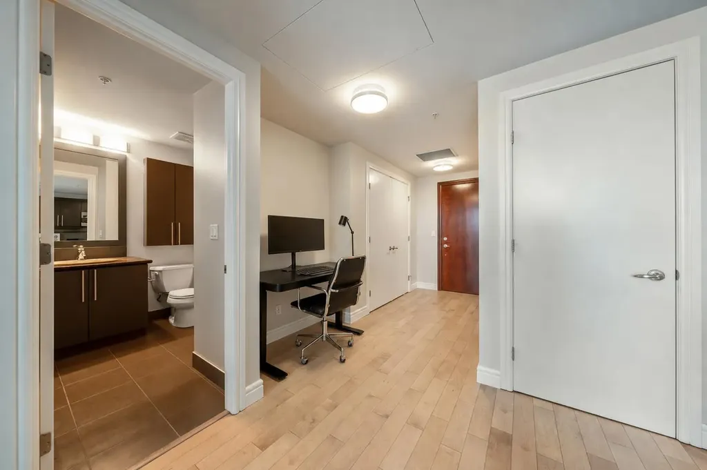 817 15 Avenue SW Calgary AB T2R 0H8