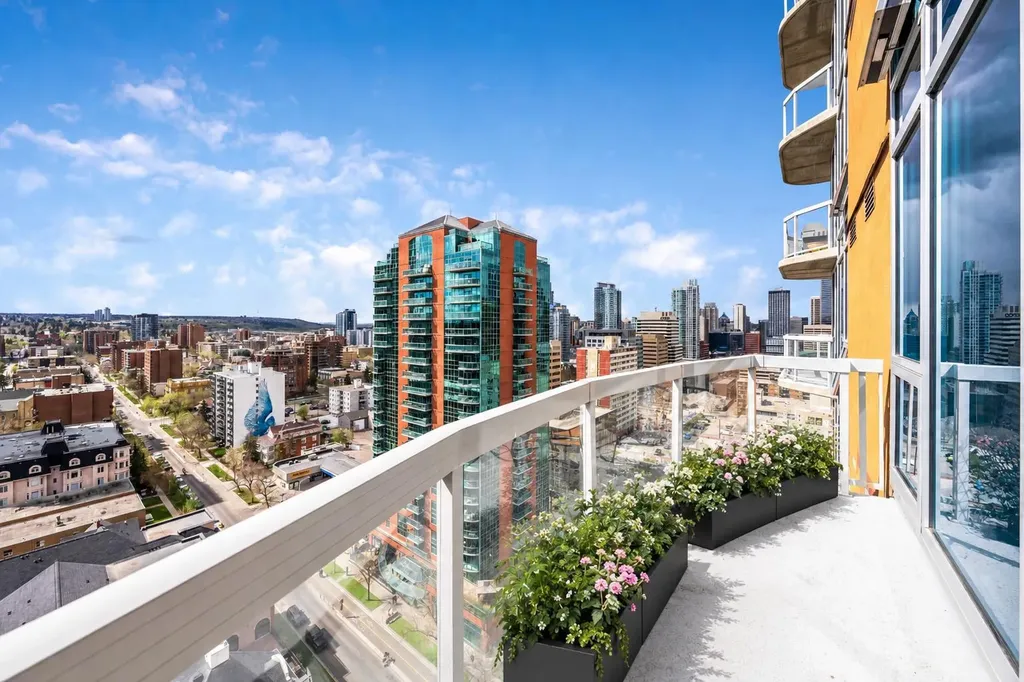 817 15 Avenue SW Calgary AB T2R 0H8