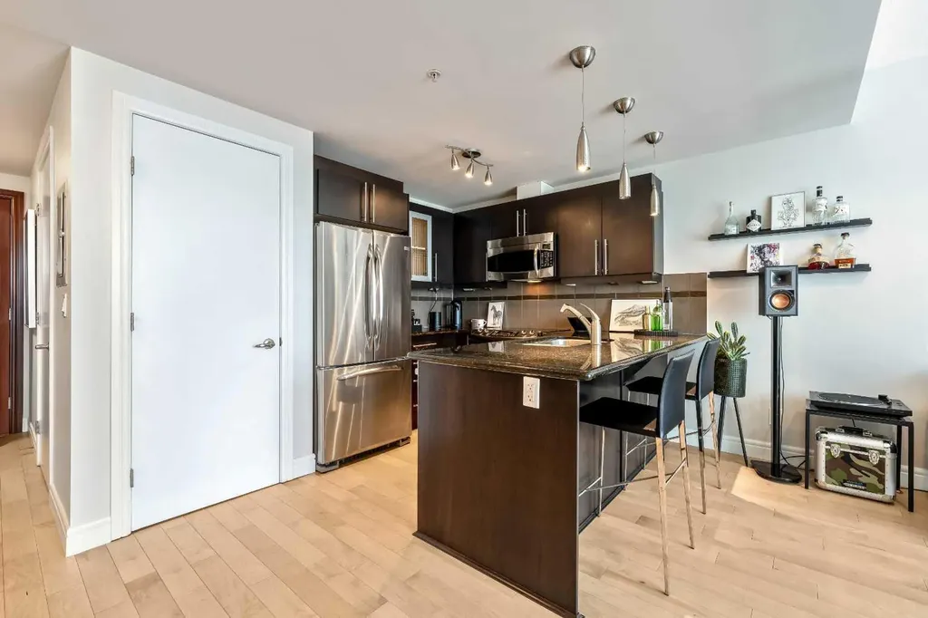 817 15 Avenue SW Calgary AB T2R 0H8