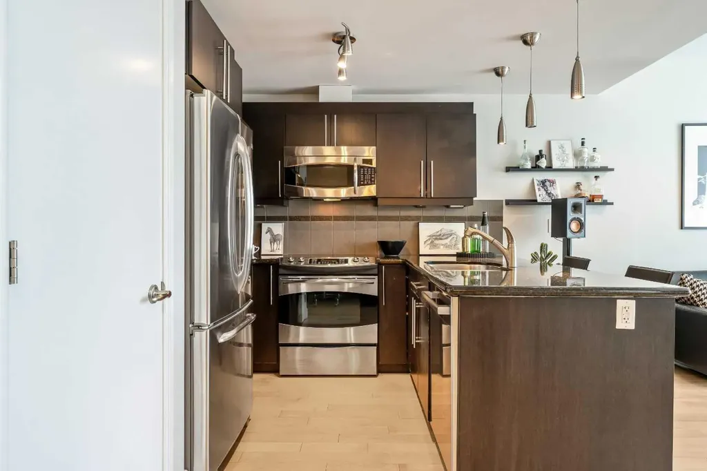 817 15 Avenue SW Calgary AB T2R 0H8