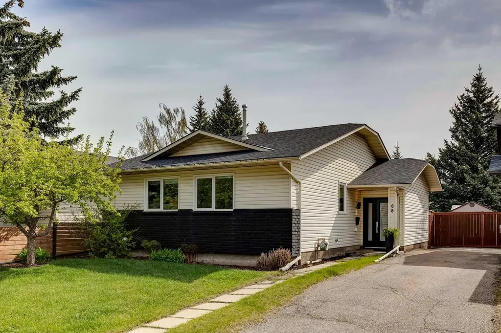 68 Woodmont Rise SW Calgary AB T2W 4L5