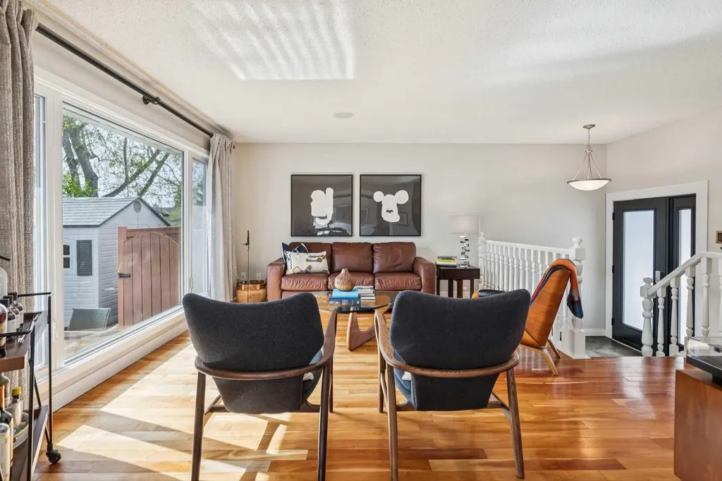 68 Woodmont Rise SW Calgary AB T2W 4L5