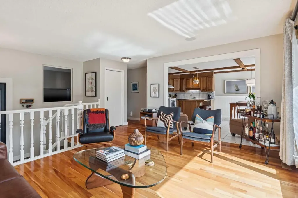 68 Woodmont Rise SW Calgary AB T2W 4L5