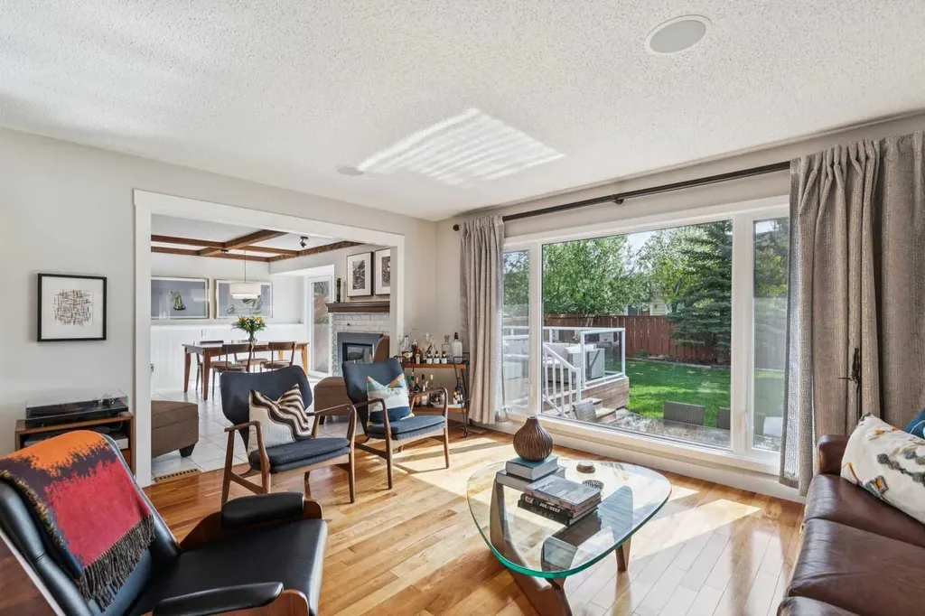 68 Woodmont Rise SW Calgary AB T2W 4L5