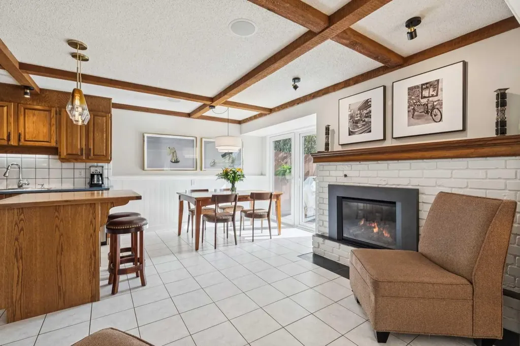 68 Woodmont Rise SW Calgary AB T2W 4L5