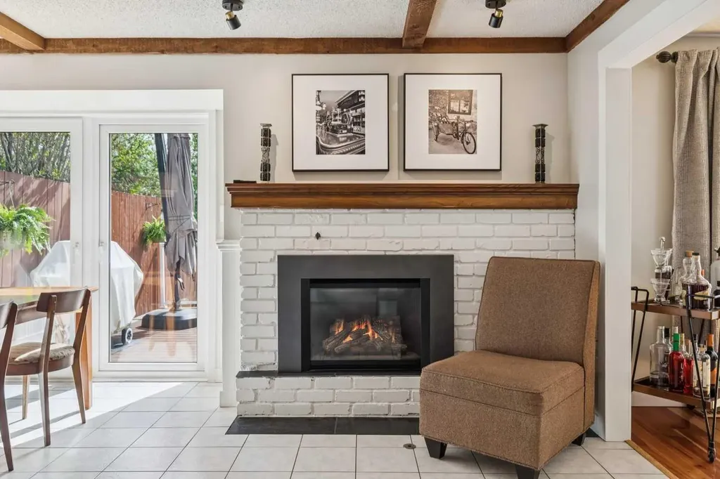 68 Woodmont Rise SW Calgary AB T2W 4L5