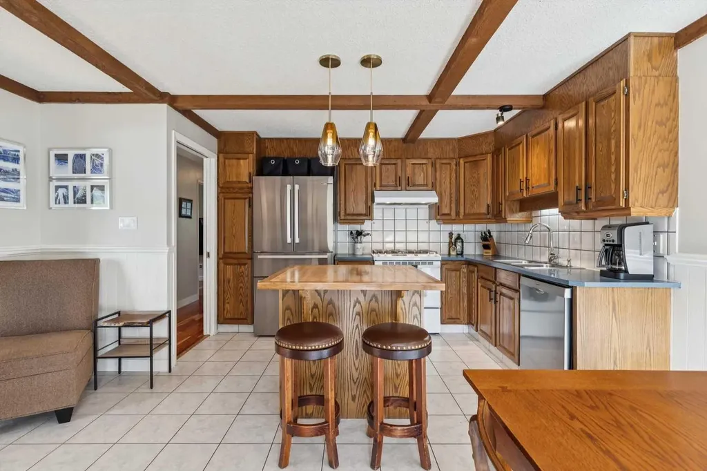 68 Woodmont Rise SW Calgary AB T2W 4L5