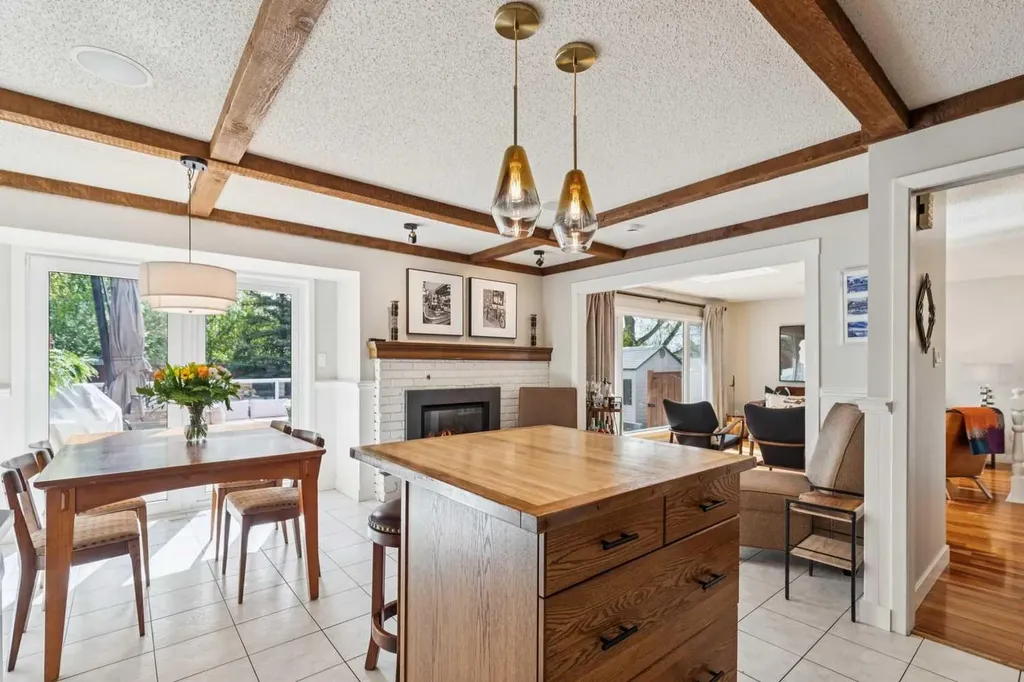 68 Woodmont Rise SW Calgary AB T2W 4L5