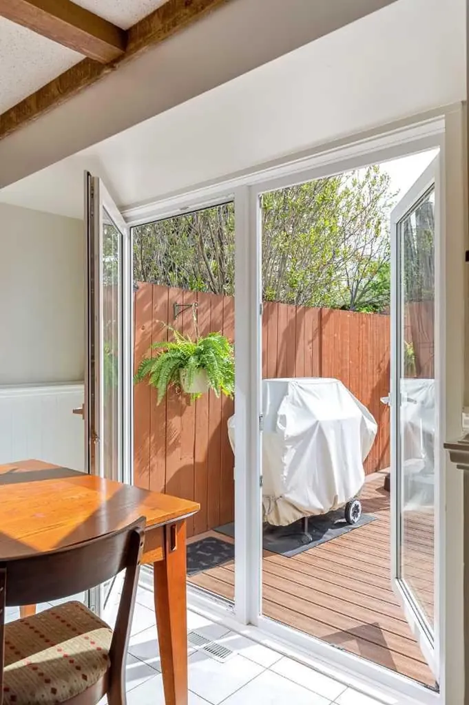 68 Woodmont Rise SW Calgary AB T2W 4L5