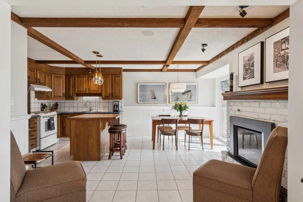 68 Woodmont Rise SW Calgary AB T2W 4L5