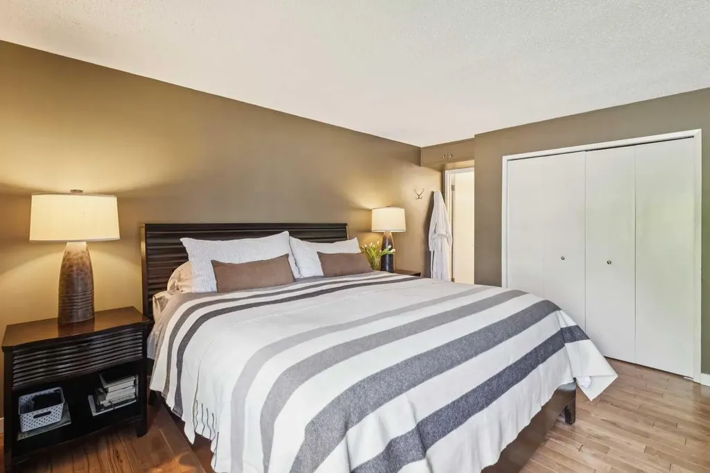 68 Woodmont Rise SW Calgary AB T2W 4L5