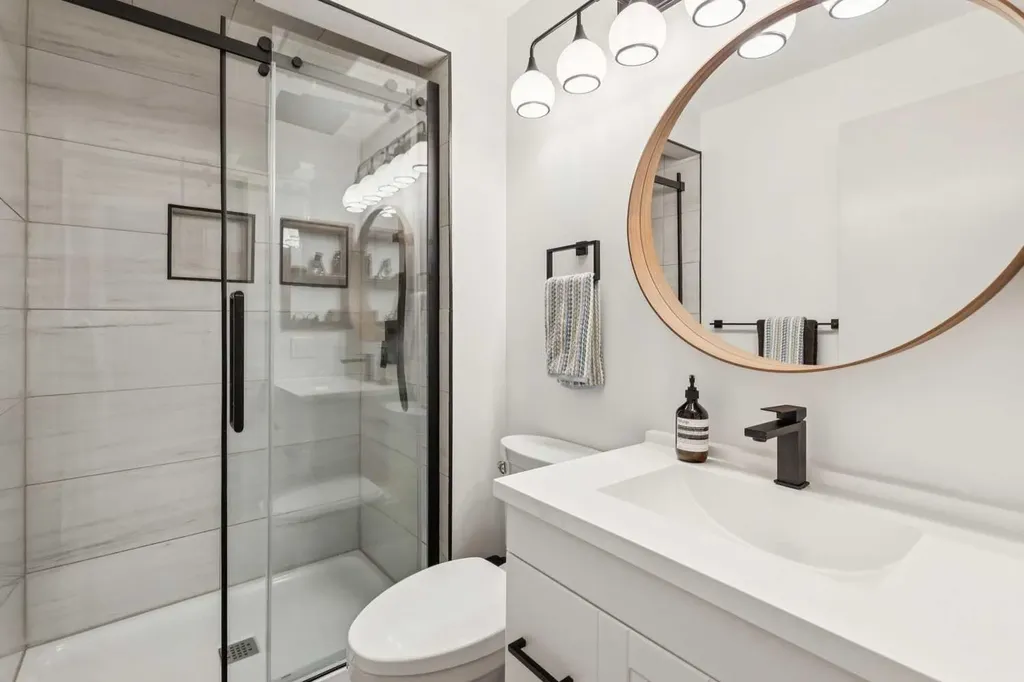 68 Woodmont Rise SW Calgary AB T2W 4L5