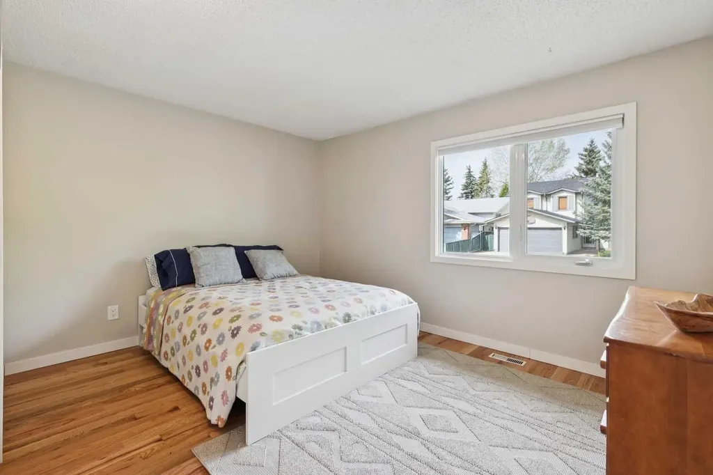 68 Woodmont Rise SW Calgary AB T2W 4L5