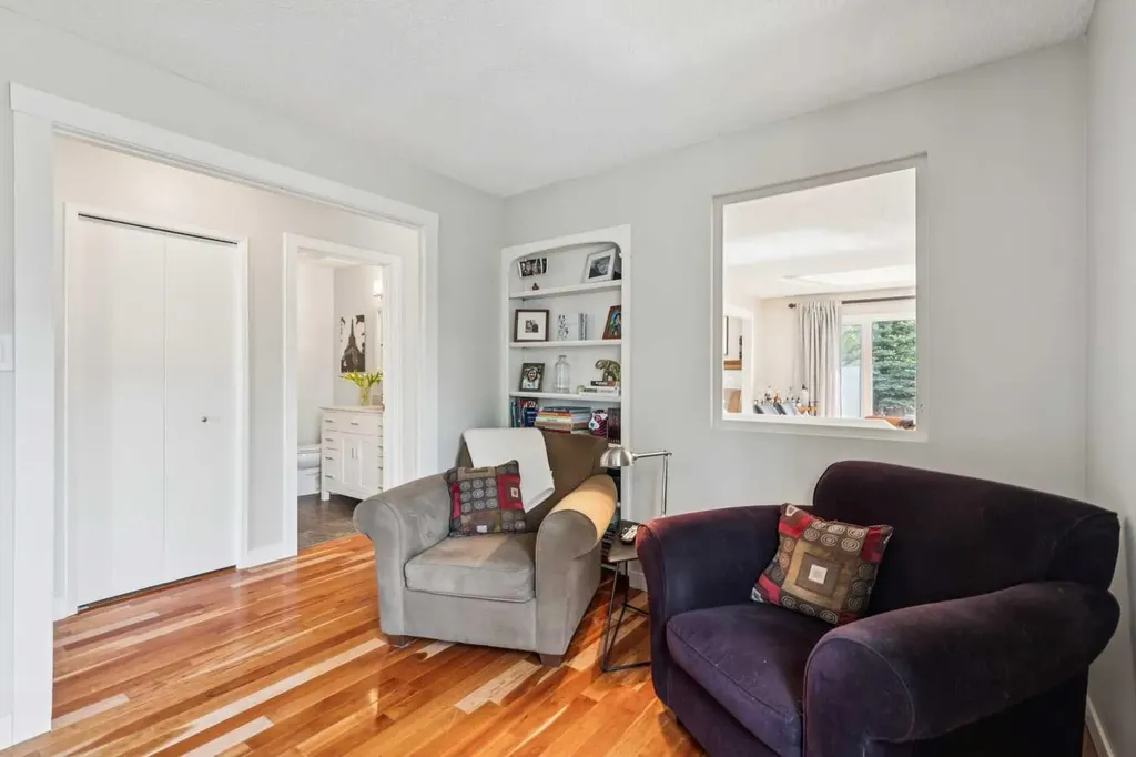 68 Woodmont Rise SW Calgary AB T2W 4L5