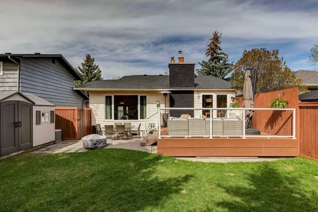 68 Woodmont Rise SW Calgary AB T2W 4L5