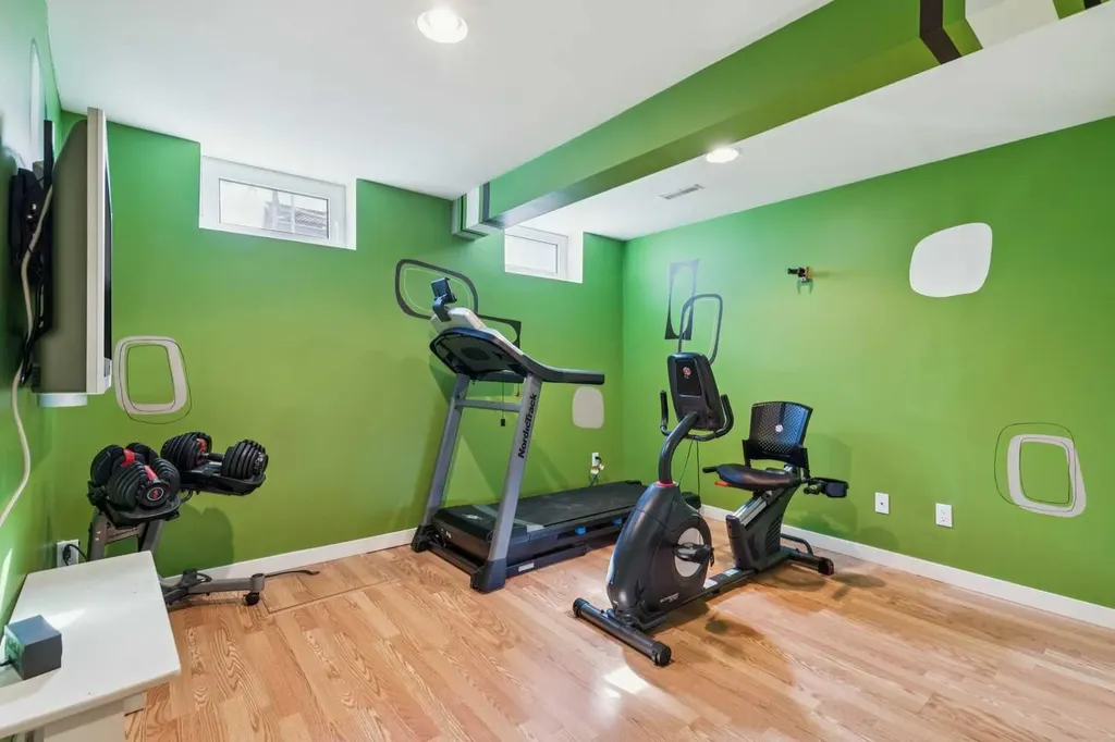 68 Woodmont Rise SW Calgary AB T2W 4L5
