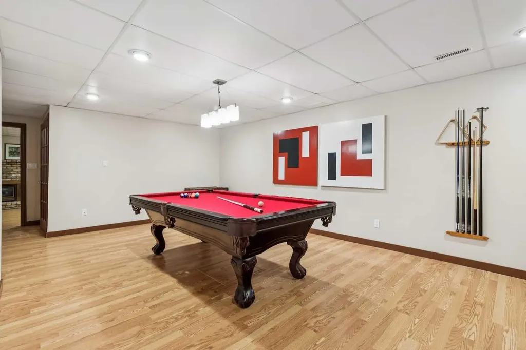 68 Woodmont Rise SW Calgary AB T2W 4L5