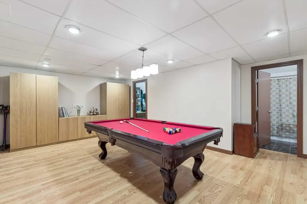 68 Woodmont Rise SW Calgary AB T2W 4L5
