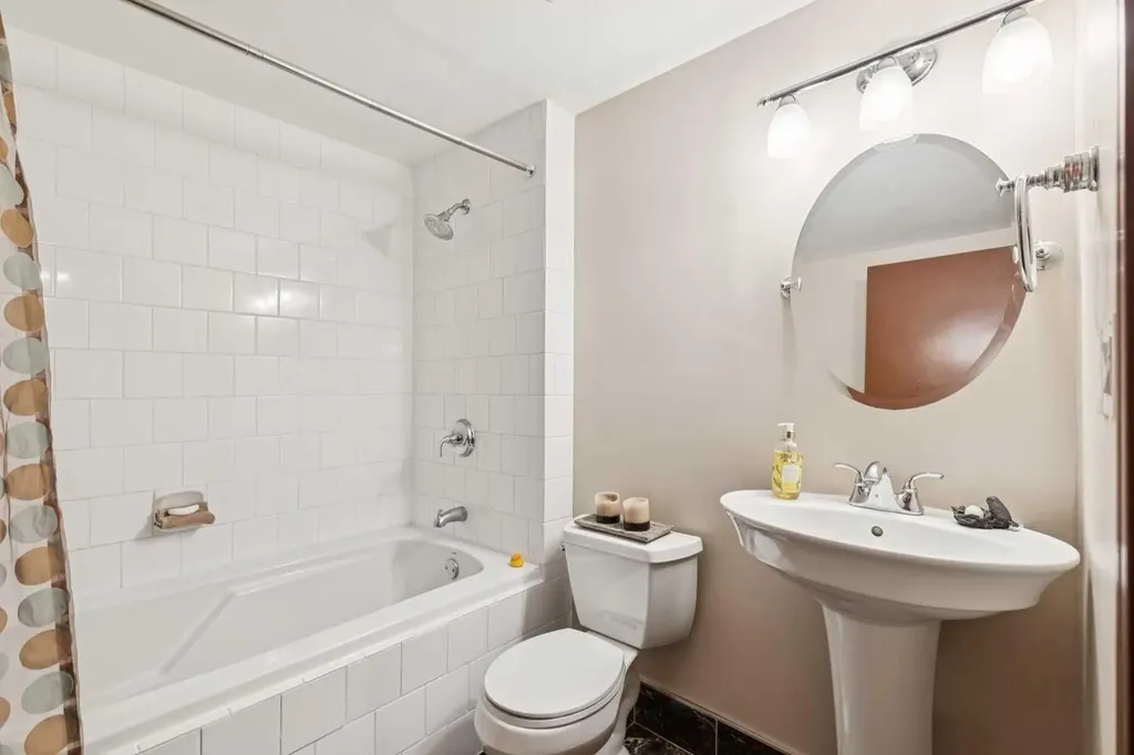 68 Woodmont Rise SW Calgary AB T2W 4L5