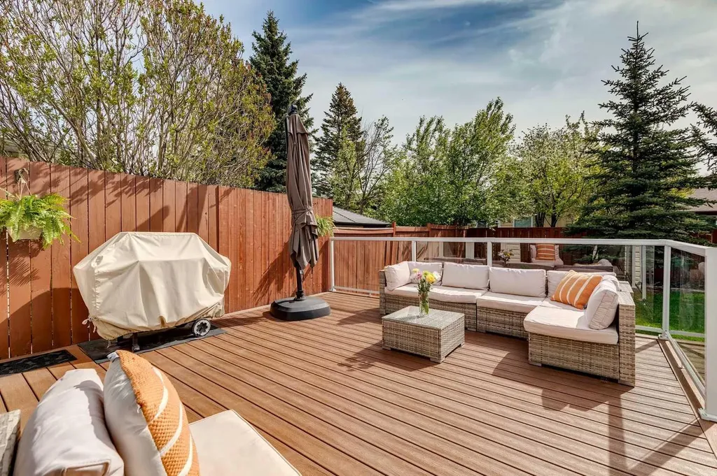 68 Woodmont Rise SW Calgary AB T2W 4L5
