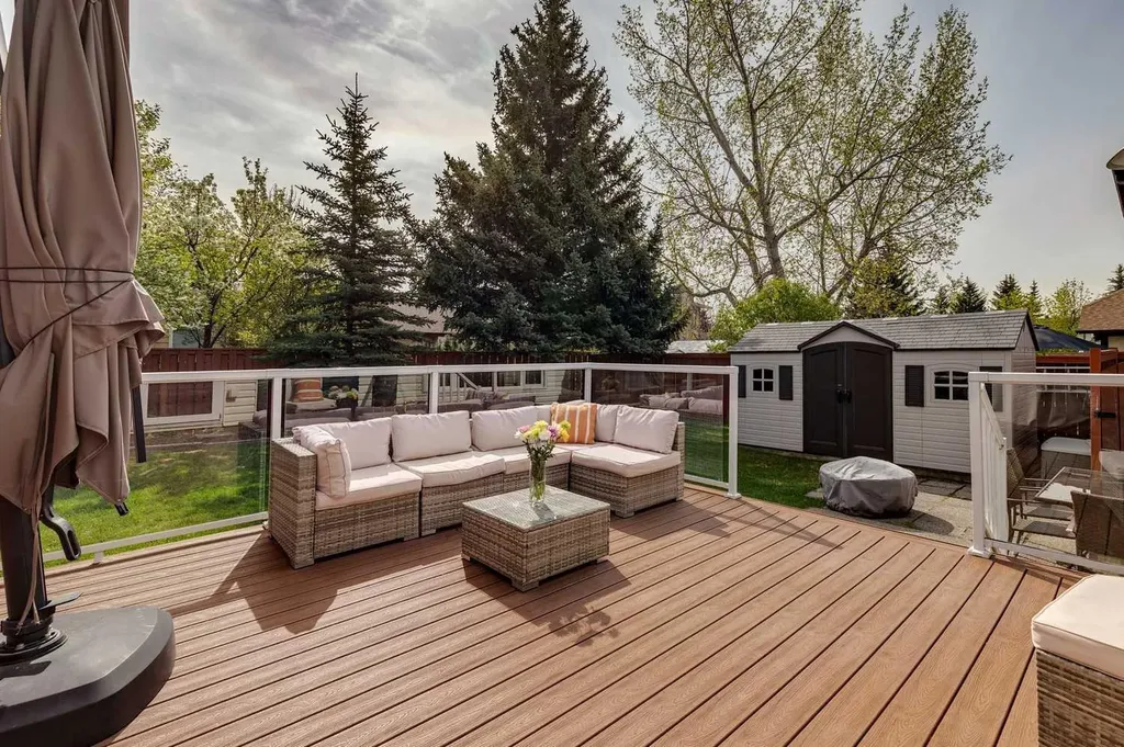 68 Woodmont Rise SW Calgary AB T2W 4L5