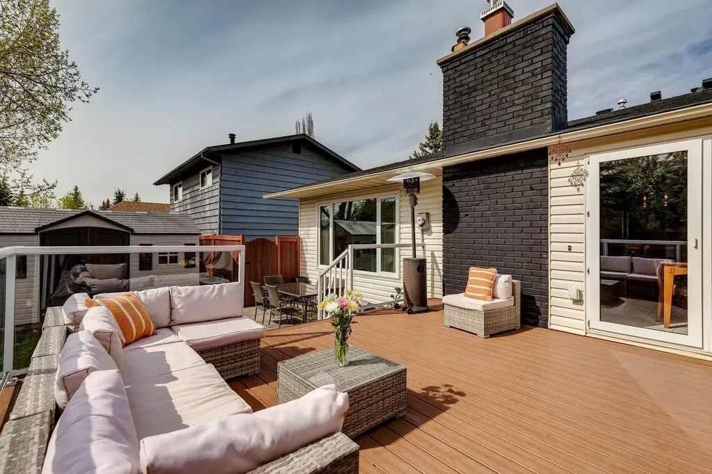 68 Woodmont Rise SW Calgary AB T2W 4L5