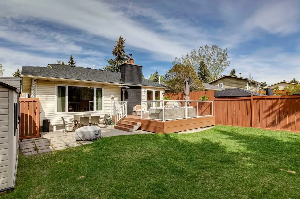 68 Woodmont Rise SW Calgary AB T2W 4L5