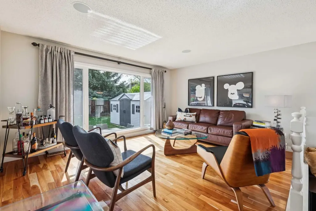 68 Woodmont Rise SW Calgary AB T2W 4L5