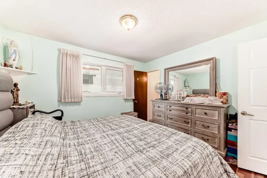 247 Huntford Way NE Calgary AB T2K 3Z9