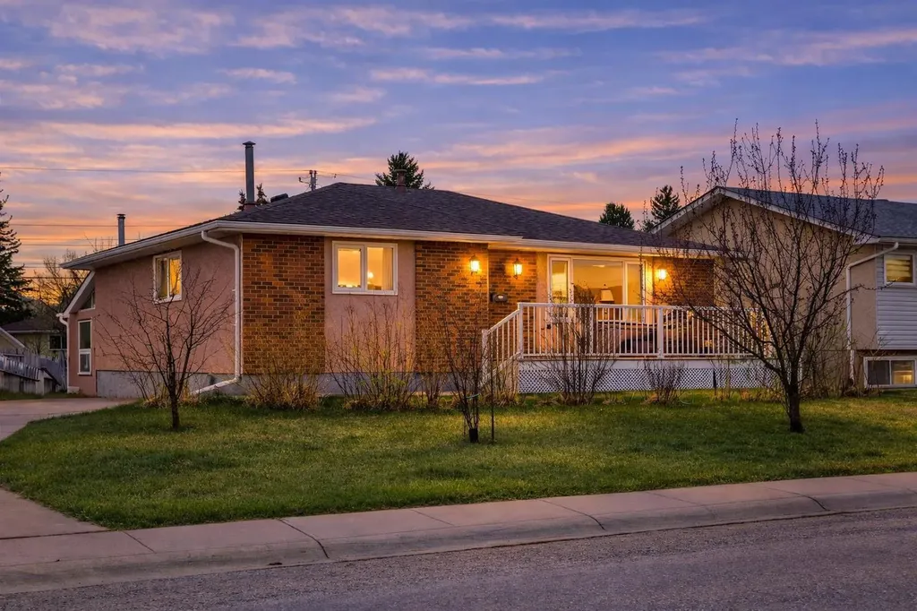247 Huntford Way NE Calgary AB T2K 3Z9