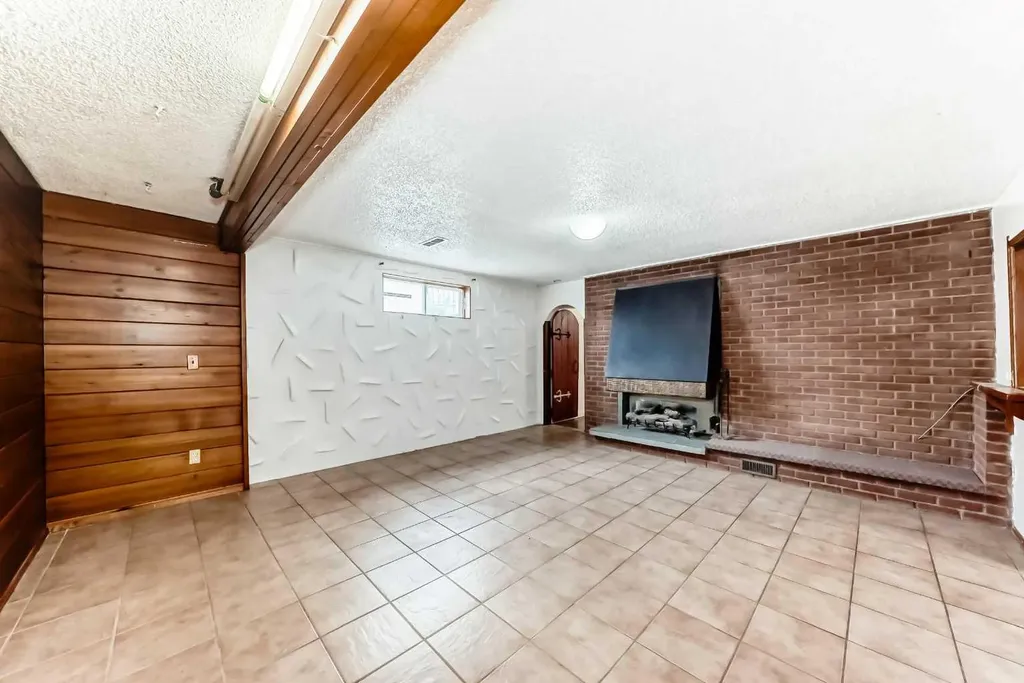 247 Huntford Way NE Calgary AB T2K 3Z9
