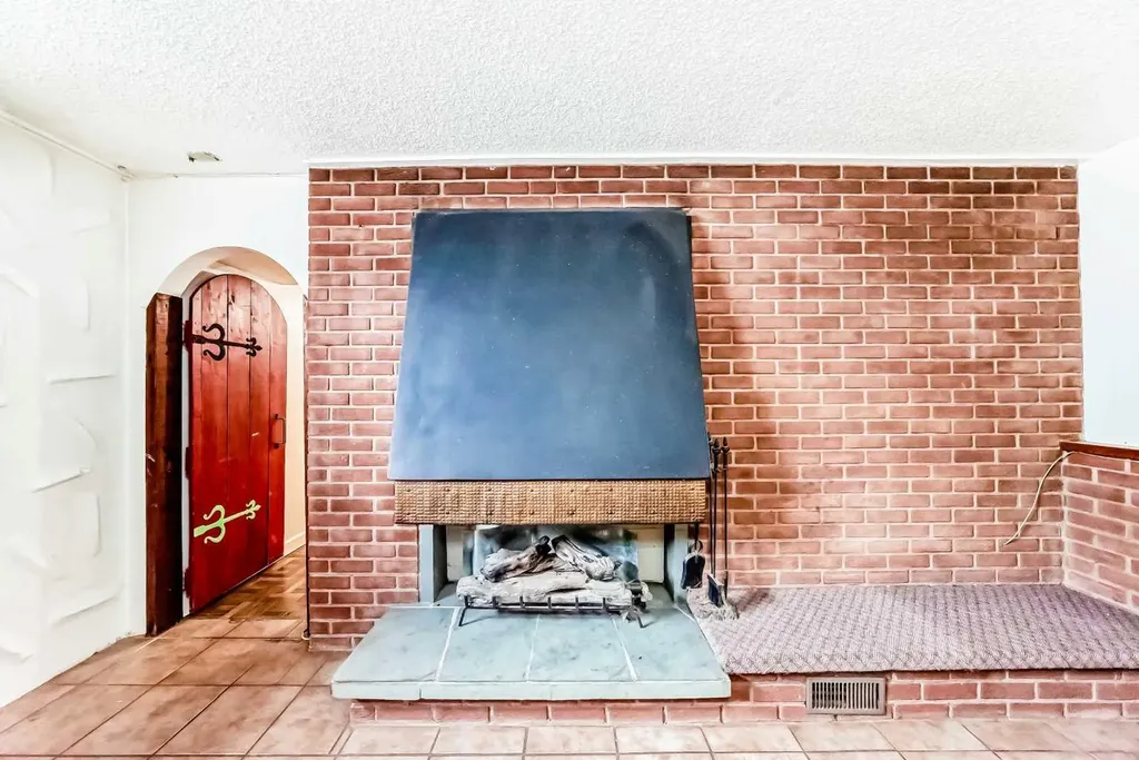 247 Huntford Way NE Calgary AB T2K 3Z9