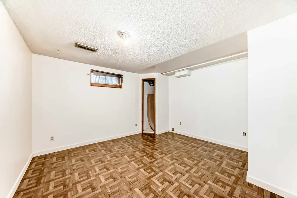 247 Huntford Way NE Calgary AB T2K 3Z9