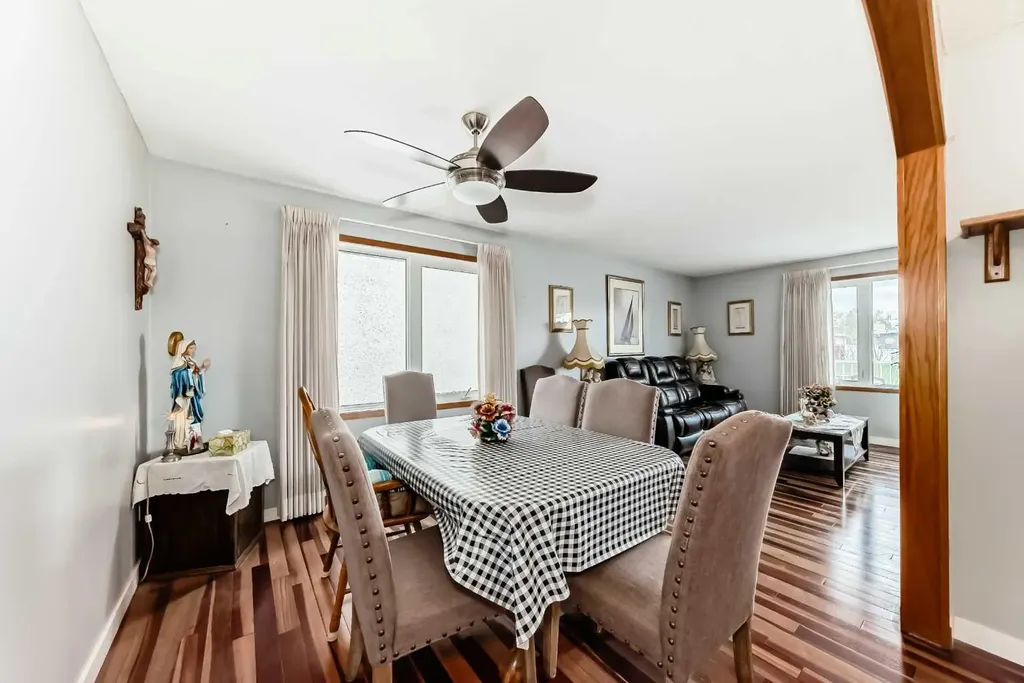 247 Huntford Way NE Calgary AB T2K 3Z9