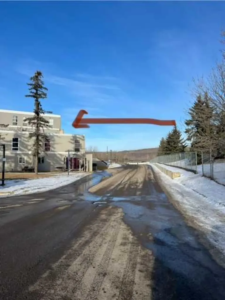 21 Macdonald Drive Fort Mcmurray AB T9H 4H4