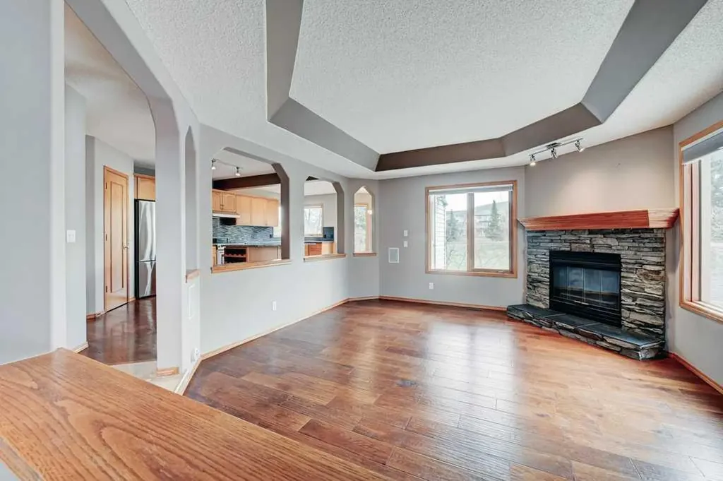 91 Valley Ridge Green NW Calgary AB T3B 5L5