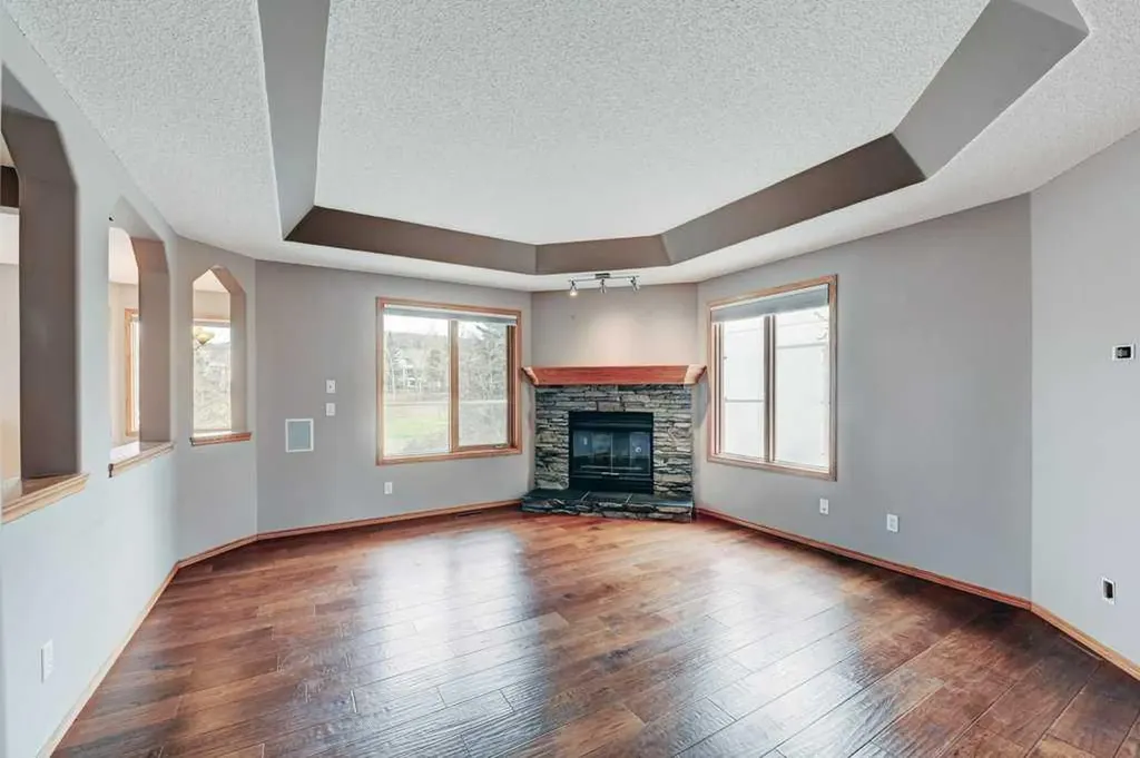 91 Valley Ridge Green NW Calgary AB T3B 5L5