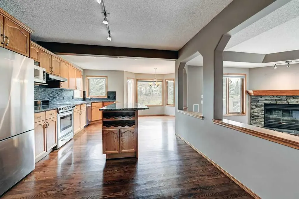 91 Valley Ridge Green NW Calgary AB T3B 5L5
