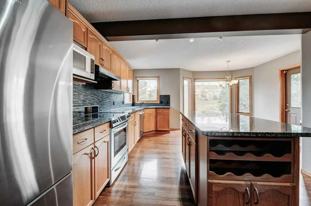 91 Valley Ridge Green NW Calgary AB T3B 5L5