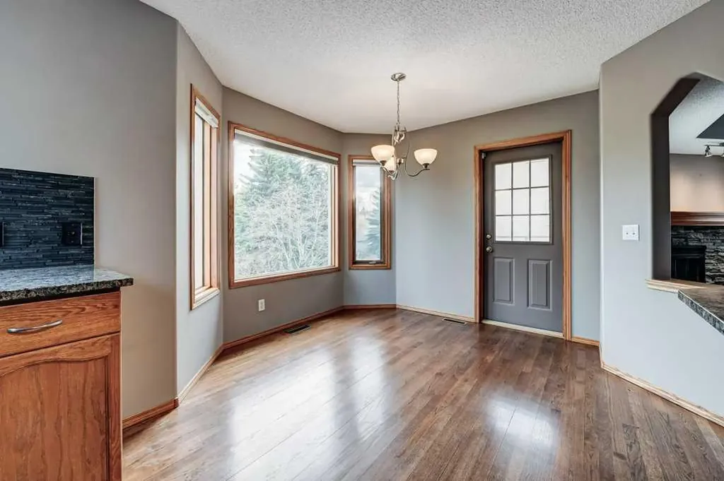 91 Valley Ridge Green NW Calgary AB T3B 5L5