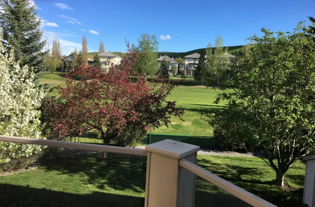 91 Valley Ridge Green NW Calgary AB T3B 5L5