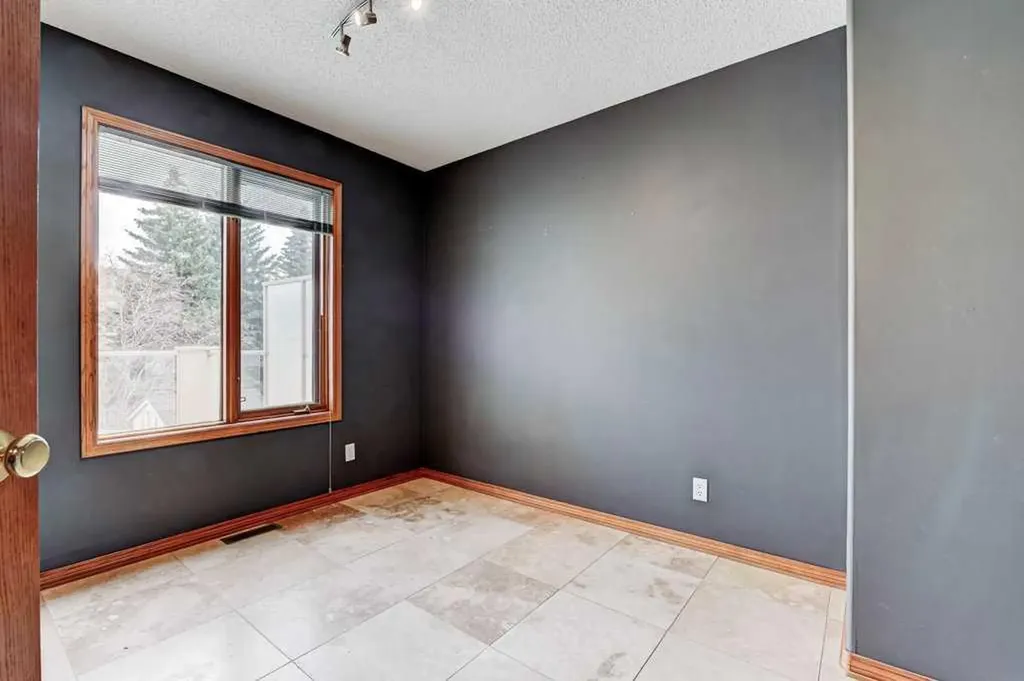 91 Valley Ridge Green NW Calgary AB T3B 5L5