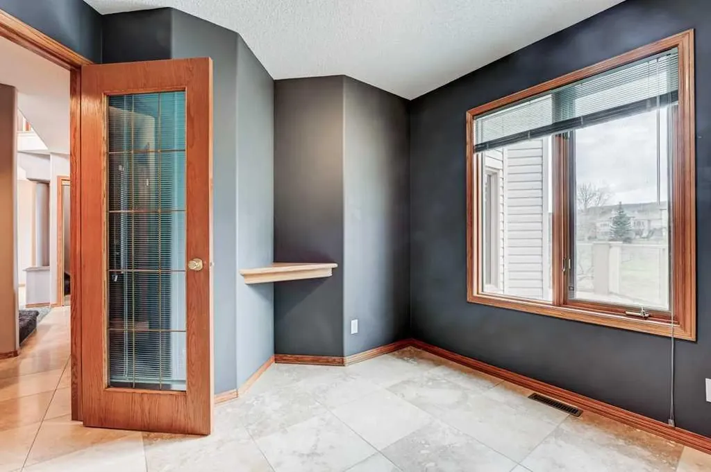 91 Valley Ridge Green NW Calgary AB T3B 5L5