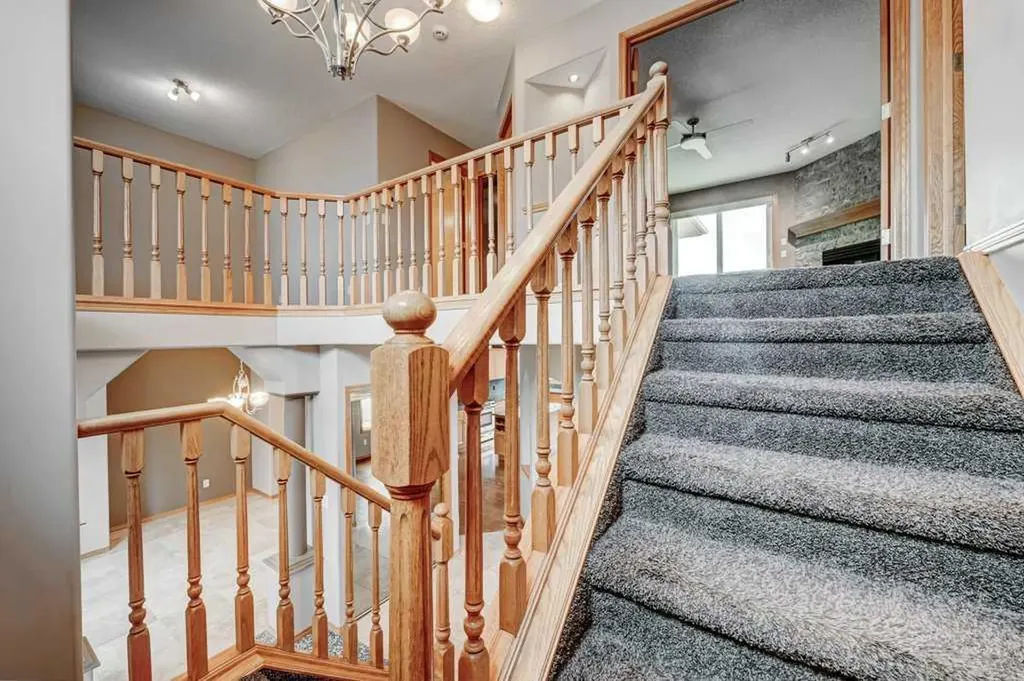 91 Valley Ridge Green NW Calgary AB T3B 5L5