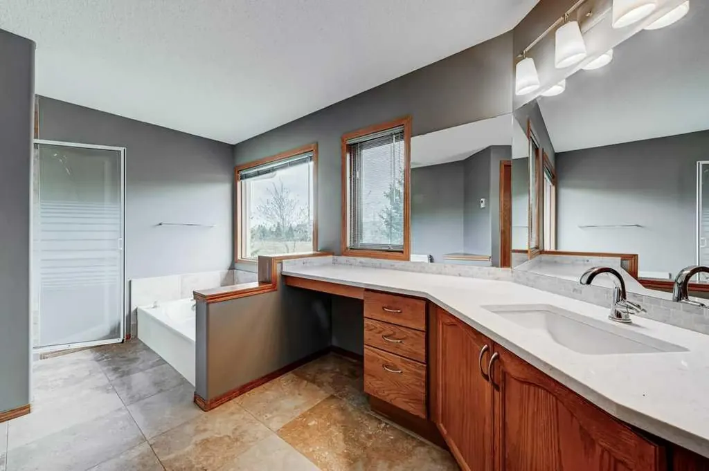 91 Valley Ridge Green NW Calgary AB T3B 5L5