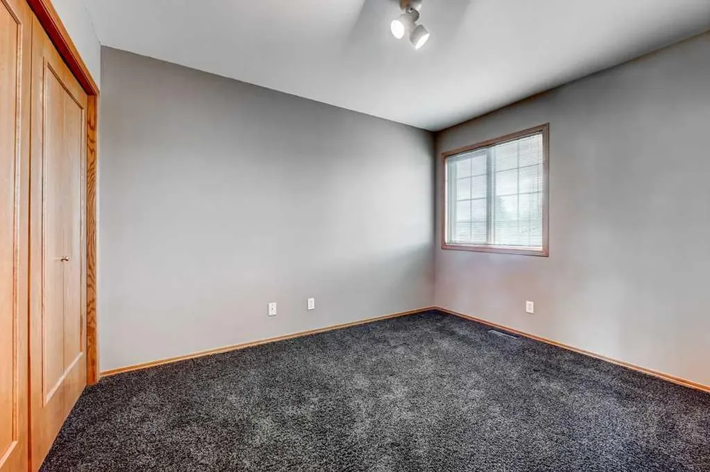 91 Valley Ridge Green NW Calgary AB T3B 5L5