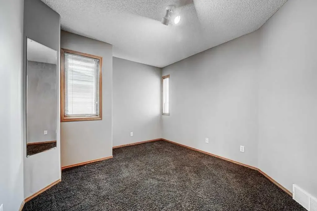 91 Valley Ridge Green NW Calgary AB T3B 5L5