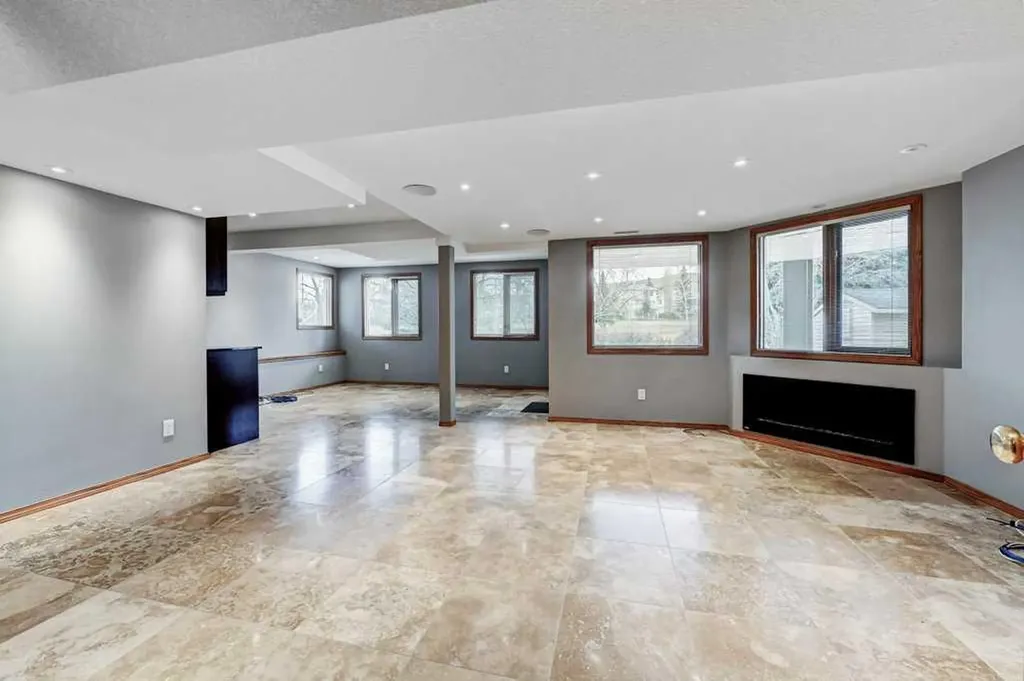 91 Valley Ridge Green NW Calgary AB T3B 5L5