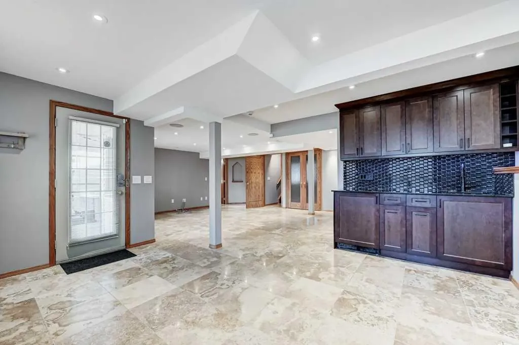 91 Valley Ridge Green NW Calgary AB T3B 5L5